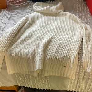 Hollister *BARELY WORN* White Cable Knit Turtleneck Sweater Size Large